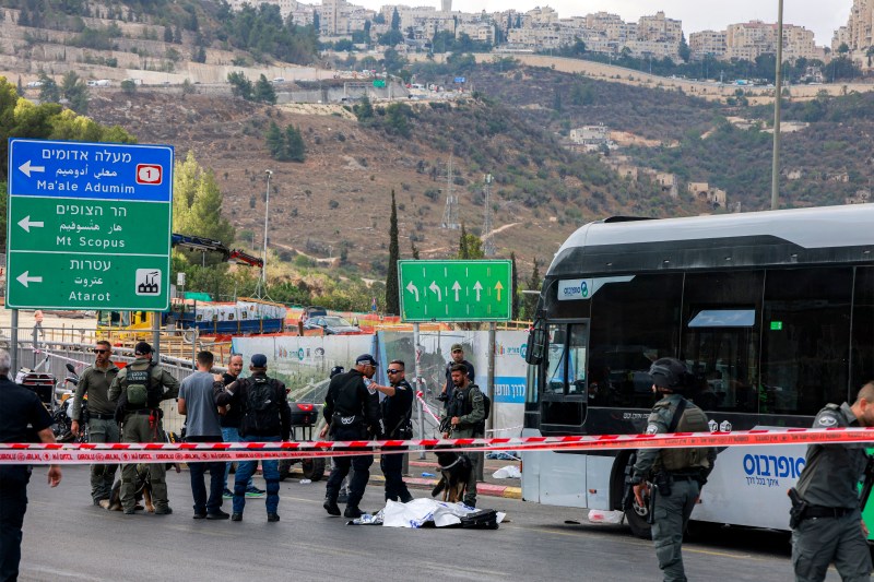 Armed attack in a bus in Jerusalem: four dead and more wounded. The attackers were killed by the Israeli police