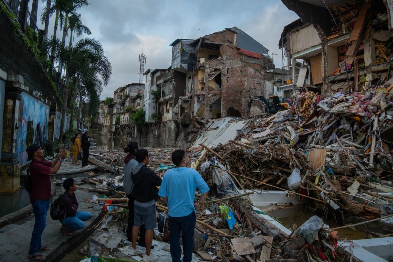 The waters began to withdraw from the renowned island as a tourist destination, after the worst floods of the last decade have left 16 dead
