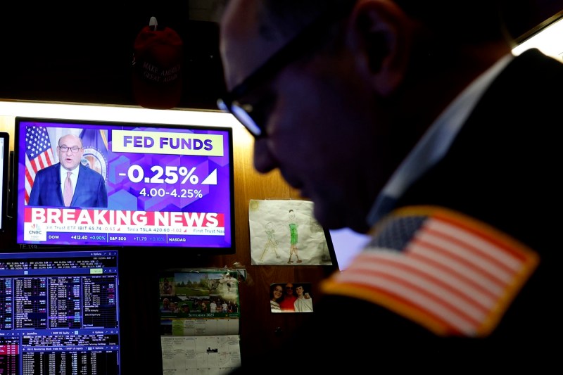 US federal reserve reduces key interest for the first time this year / Who voted against