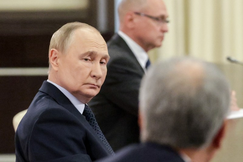 Russia brakes the economic growth to control inflation, and the recession is 