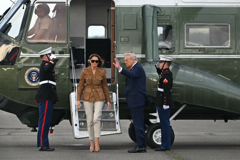 Donald Trump and Melania, have to change the helicopter they were moving to the UK and landing elsewhere