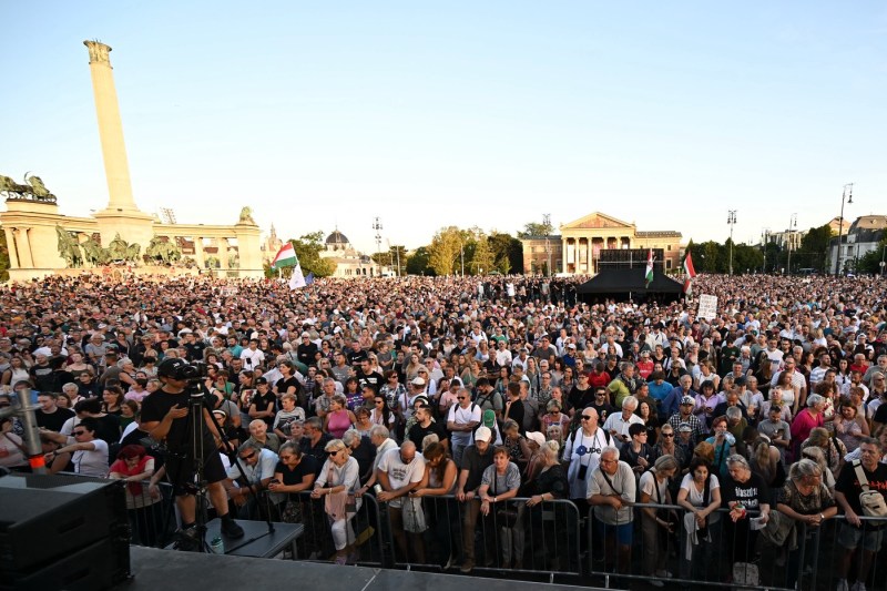 Video tens of thousands of people protested against Viktor Orban in Budapest