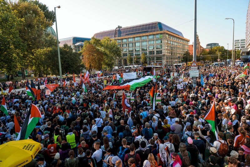 VIDEO VIDEO MAILLING MAKE IN BERLIN IN WHICH WAS REQUIRED TO STOP THE GENOCID GENOCID