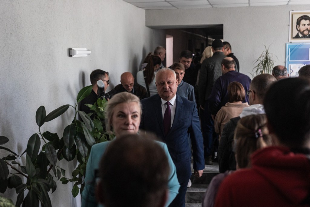 Igor Dodon, at a voting section of Chisinau Photo: Profimedia