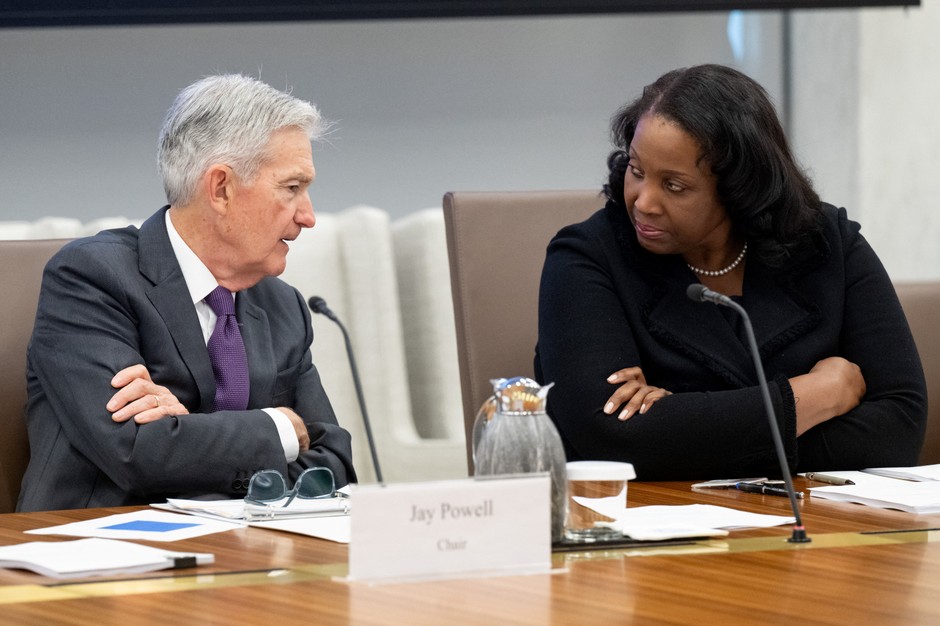 President of the Federal Reserve Jerome Powell and a member of the Council of Governors of the Fed Lisa Cook during the council meeting, Washington, June 25, 2025