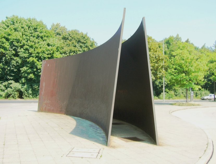 Monument by Richard Serra in memory of the victims of the T4 shares located in 1986 in the place of a non -existent building at TiergartenSse 4 in Berlin