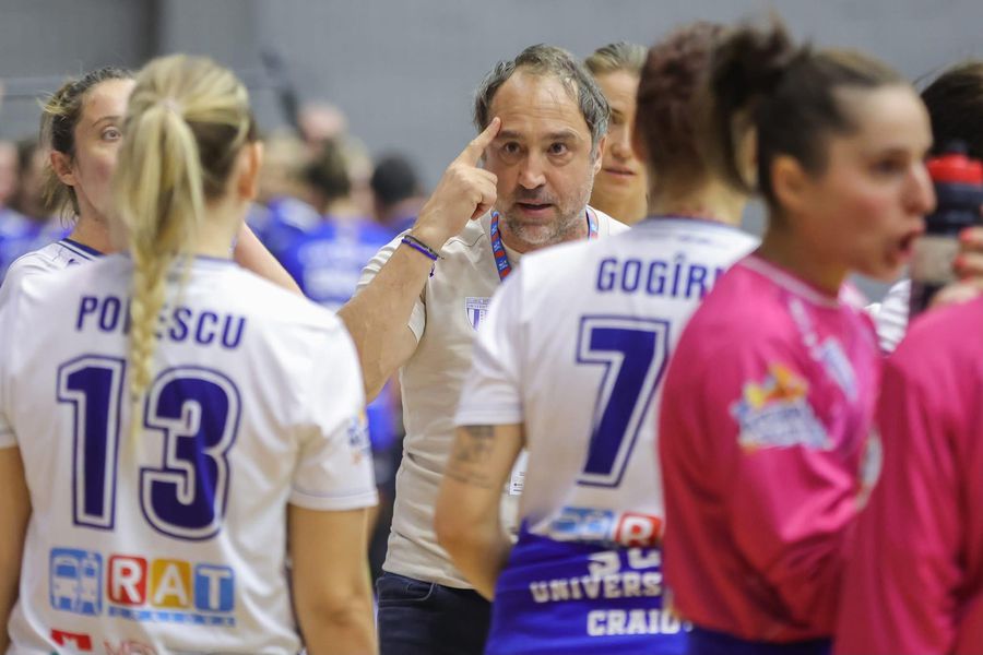 Ovidiu Mihăilă is the new coach of the Romanian women's handball national / photo: SCM Craiova The new coach of the female handball national, asked in front: