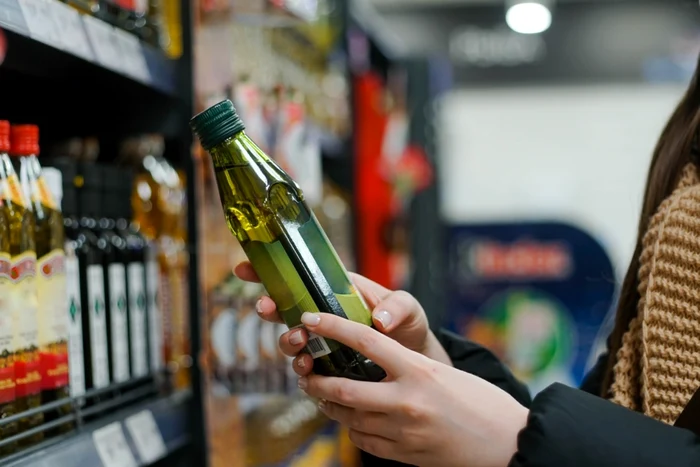 Olive oil in photo shops: Adevărul (archive)