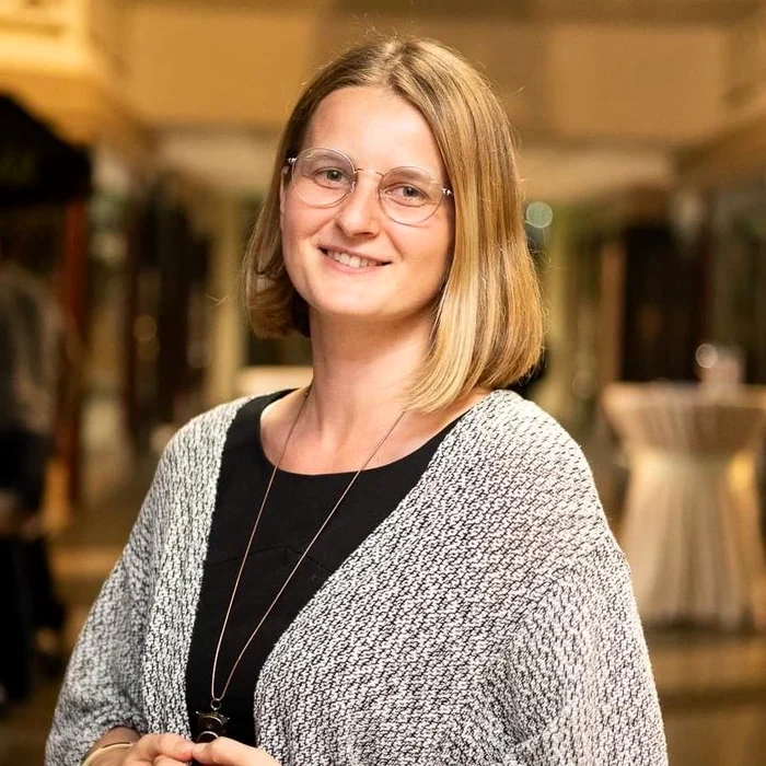 Sabina Isdrailă, psychologist specialized in child and photo family Sabina Ghiormescu