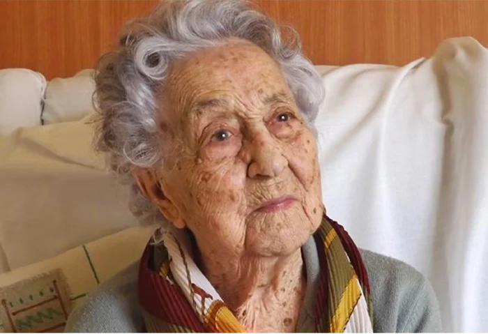Image with Maria Brayas, the woman who lived 117 years, at the 113th anniversary of CBS Evening Life