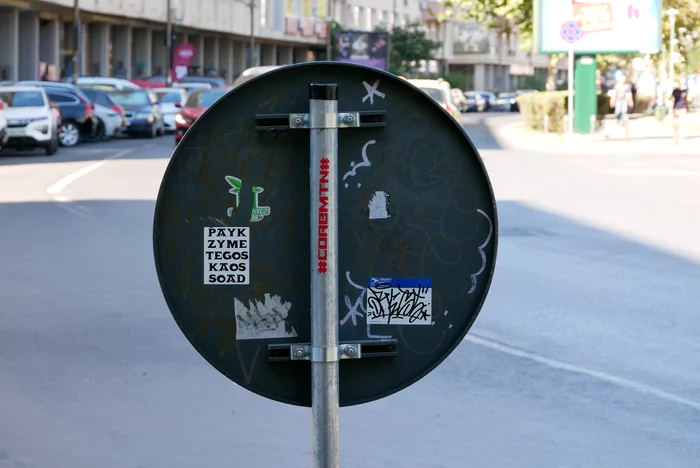 One of the many indicators in the city, covered with stickers. Photo: Norbert Nemeș