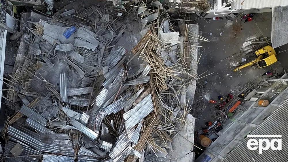 In Indonesia, due to illegal completion, a school fell, at least 60 dead. Photo 4