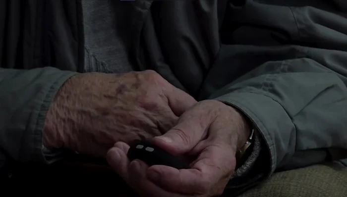 Seniors alone in Sfântu Gheorghe can ask for help through a simple photo button: video capture
