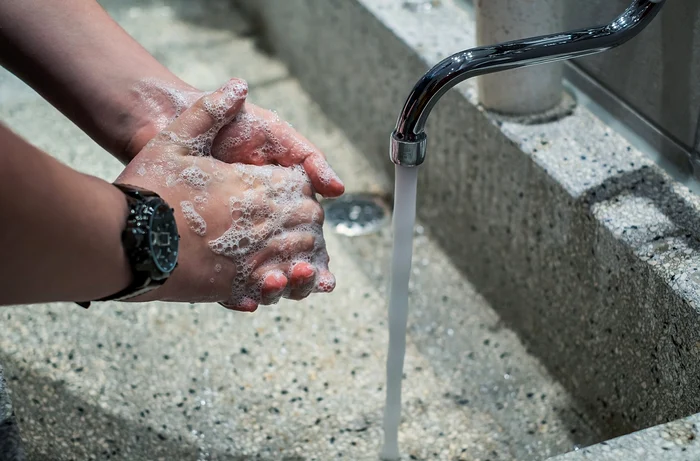 Correct hand washing, with soap and water, is the effective photo prevention method: Pixabay