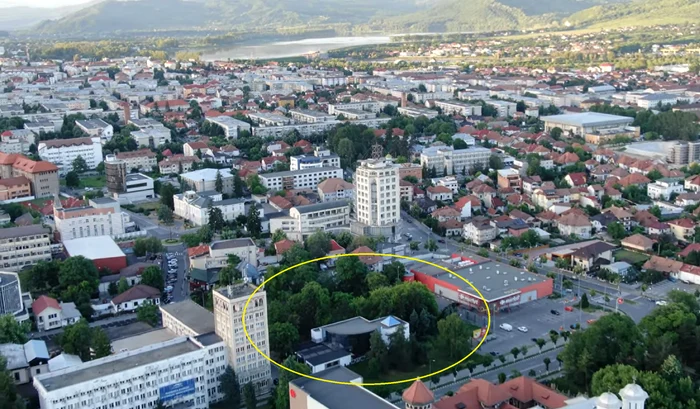 Neighborhood of houses and blocks