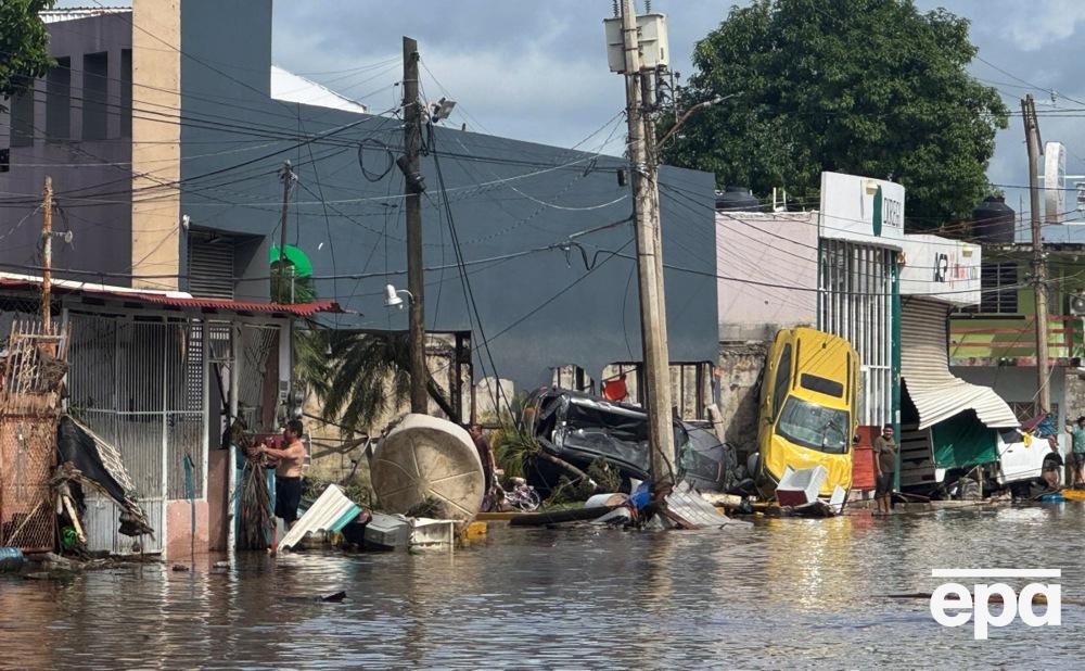 In Mexico, heavy rains, floods and landslides have killed dozens of people. Photo 2