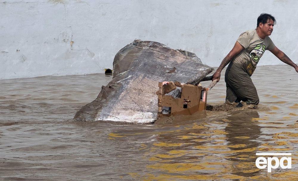 In Mexico, heavy rains, floods and landslides have killed dozens of people. Photo 1