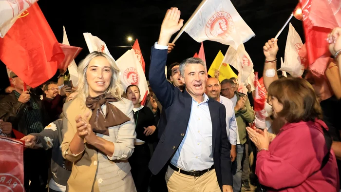 The Portugal Socialist Party came out with minimal losses after local/photo elections: X