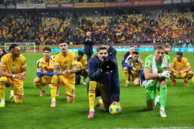Dennis Man, Ianis Hagi and Ionuț Radu after Romania - Austria, World Championship preliminaries / PHOTO: GSP.ro