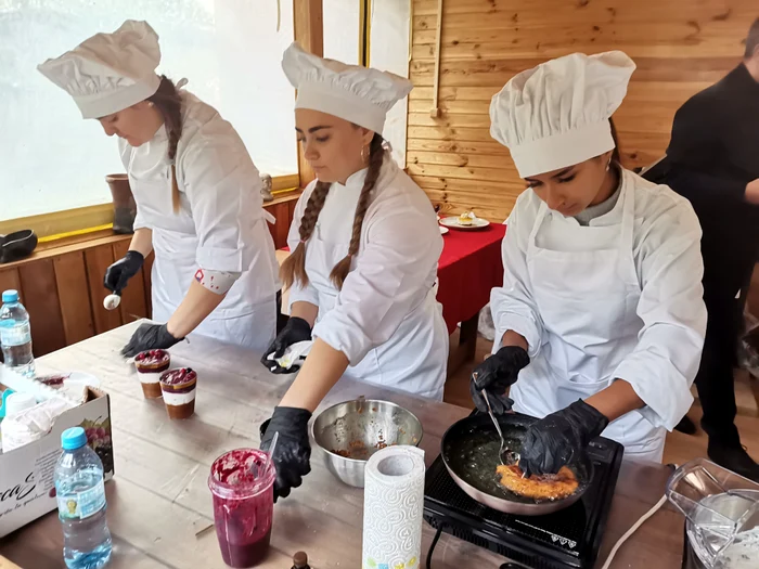 High school students with public catering profile, in competition PHOTO: Alina Mitran