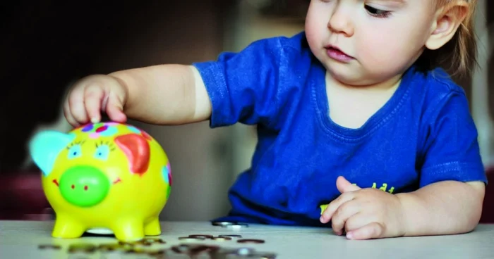 Child, money, piggy bank