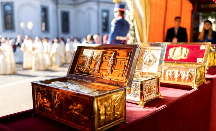 Chalice with the relics of the Saints of St. Venerable Demetrius the New, the Protector of Bucharest Photo Doxology