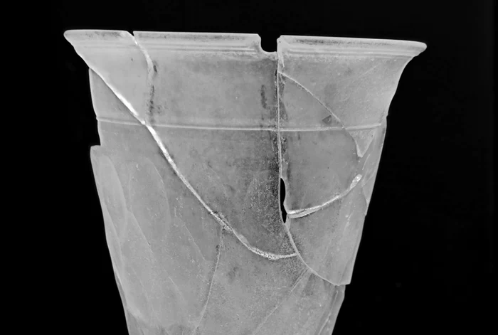 The glass cup discovered on the Autostrazii 8 construction site PHOTO: Facebook