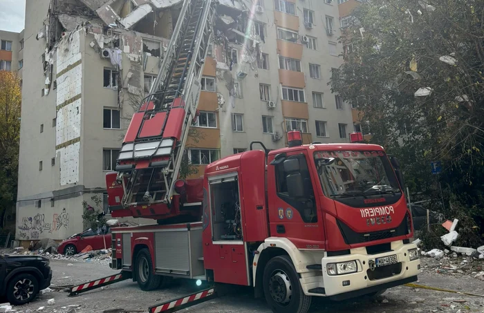 the cars near the block were damaged PHOTO Andrei Nistor/FB