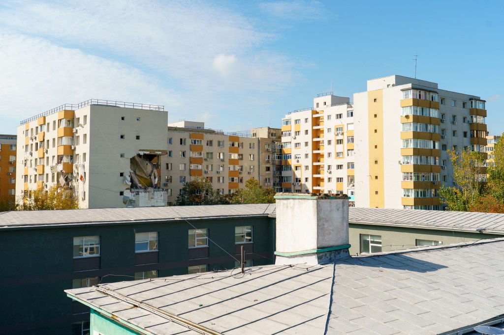 Explosion in a block of flats in the Rahova district. Inquam Photos / Tudor Pană