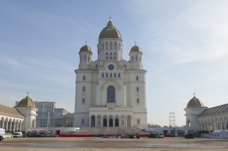 Why do we accept the transparency of public spending for football, but not for a cathedral?