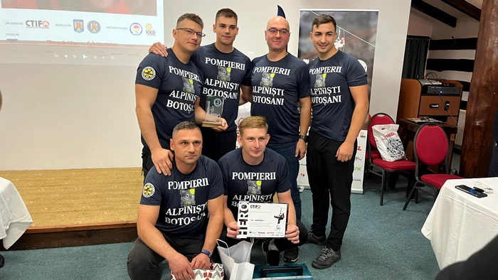 Ionuț Honciuc (left of the image, standing, with glasses) with his team PHOTO ISU Botoșani