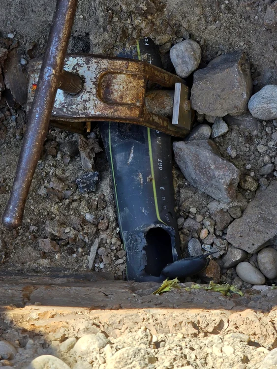 The gas pipe was cracked with a machine PHOTO: FB/Mario De Mezzo