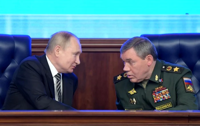 Vladimir Putin and Valeri Gerasimov/PHOTO: EPA-EFE