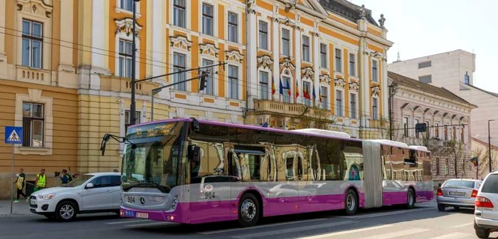 bus mercedes connecto cluj photo facebook emil boc