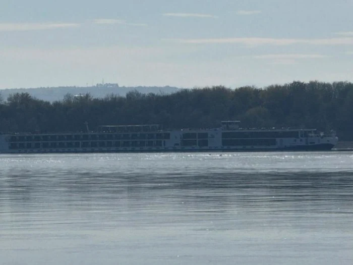 Cruise ship stranded on the Danube/PHOTO: Radio Romania video capture