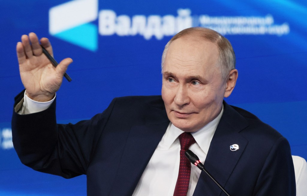 Russian President Vladimir Putin attends the meeting of the Valdai Discussion Club in Sochi on October 2, 2025. PHOTO: Mikhail METZEL / AFP / Profimedia