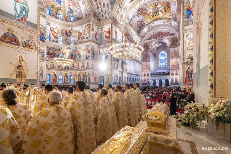PHOTO Images from inside the National Cathedral during the consecration service. 3,000 guests were present