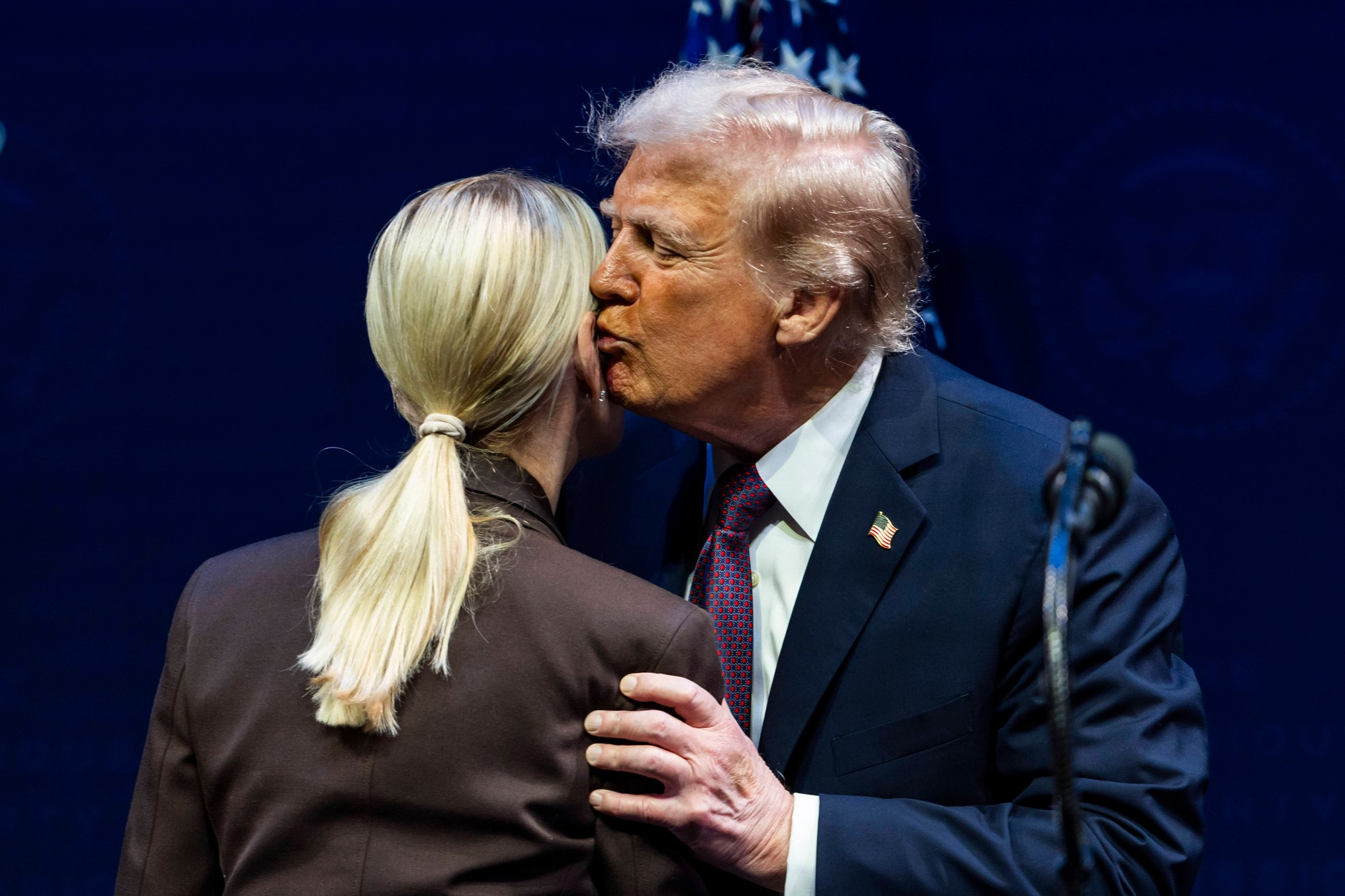 Pam Bondi and Donald Trump in action at the Museum of the Bible. Washington, September 8, 2025