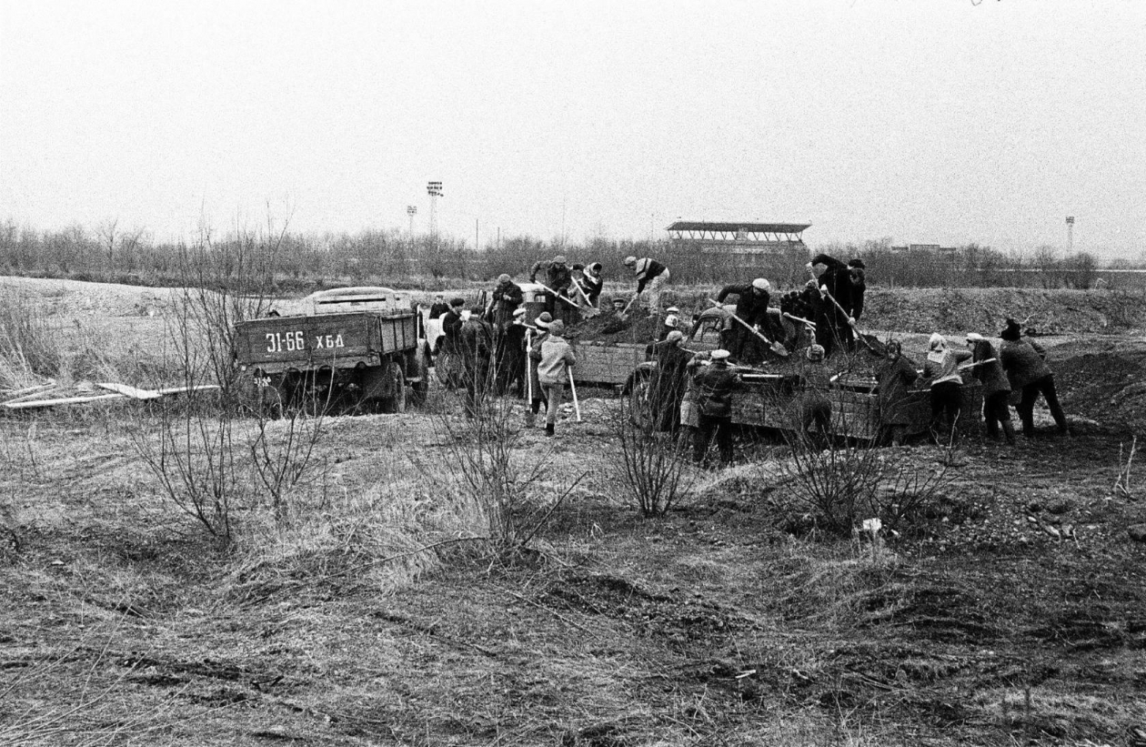The beginning of the new square. A subbotnik for cleaning and alignment was held at the site of the future area