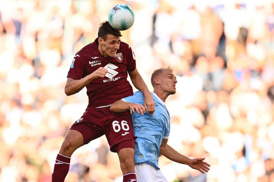 Gustav Isaksen (left) played half a half in the Lazio - Turin 3-3 / photo: Imago The ordeal lived by a football player with mononucleosis: