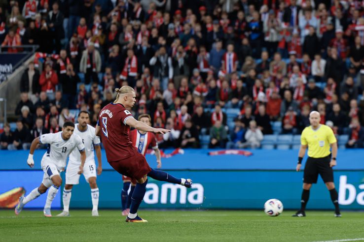 Erling Haaland missed two penalties in Norway - Israel. Photo: Imago Images