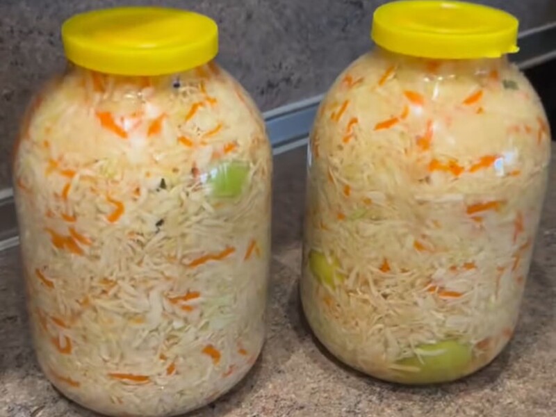 Prepare real sauerkraut for the winter - juicy, healthy and crispy. Recipe without vinegar and sugar