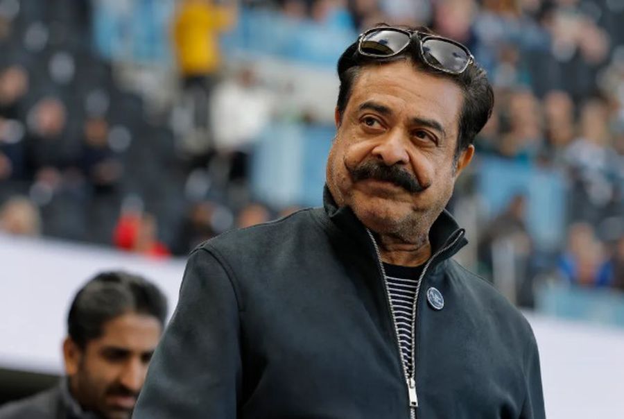 Shahid Khan (75) is the Pakistani-American owner of the Fulham club The Premier League boss, with the superyacht on the Thames » It has 122 meters, 3 floors, a heliport and 3 swimming pools!