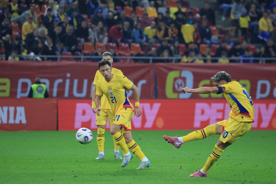 Olimpiu Moruțan and Ianis Hagi in Romania - Moldova, matching images // Photo: Ionuț Iordache (GSP) Will Hagi and Moruțan be holders with Austria?