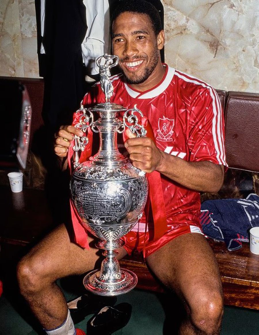 The former great English international went bankrupt! »What amounts came to owe Liverpool's legend