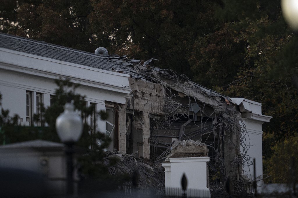 Fragment of the White House building