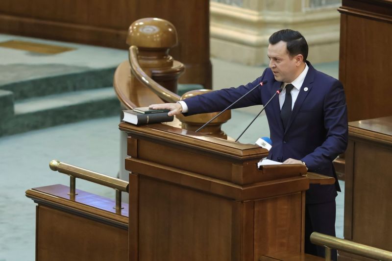 Video a gold senator claims to have obtained an engineer diploma in Munich, but the University has dismissed this for the local press
