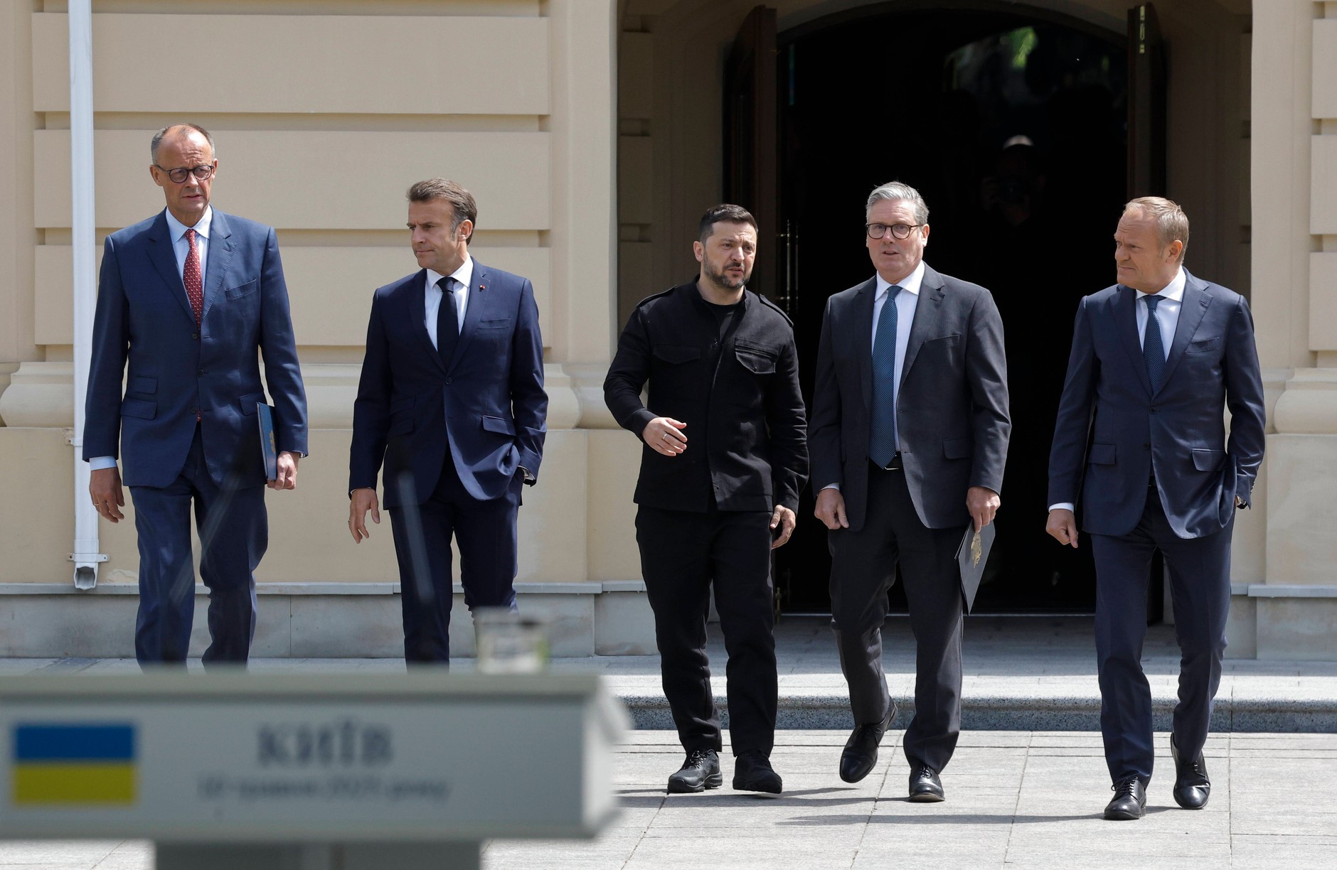 Friedrich Merz, Emmanuel Macron, Volodymyr Zelensky, Keir Starmer and Donald at the meeting of the 