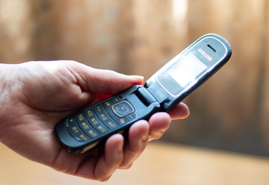 Does anyone else remember flip phones?