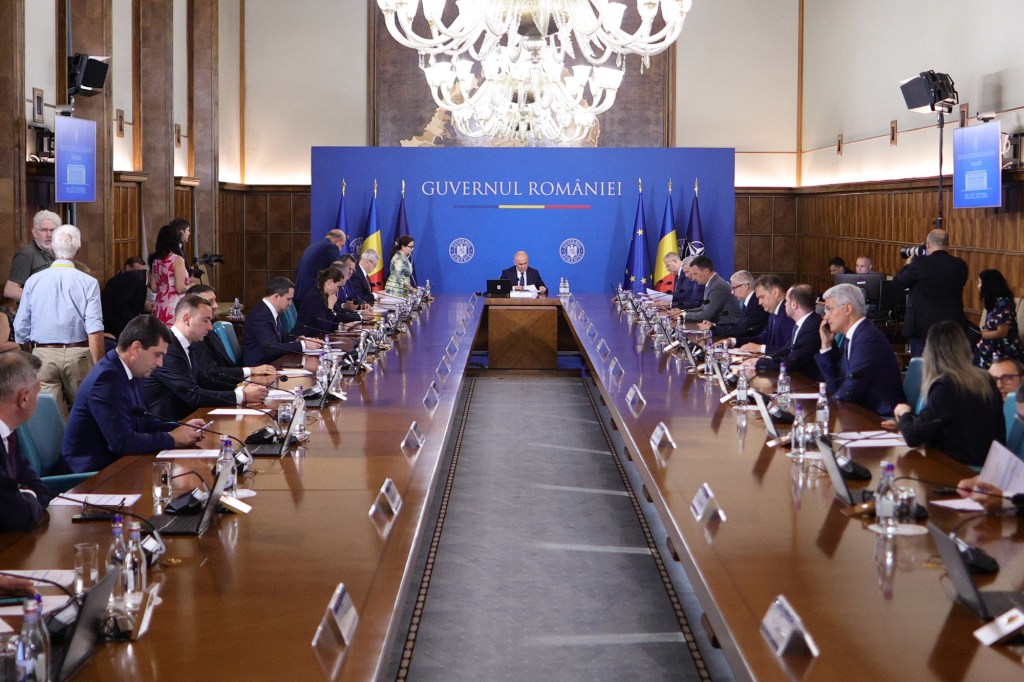 Government meeting. Inquam Photos / Octav Ganea